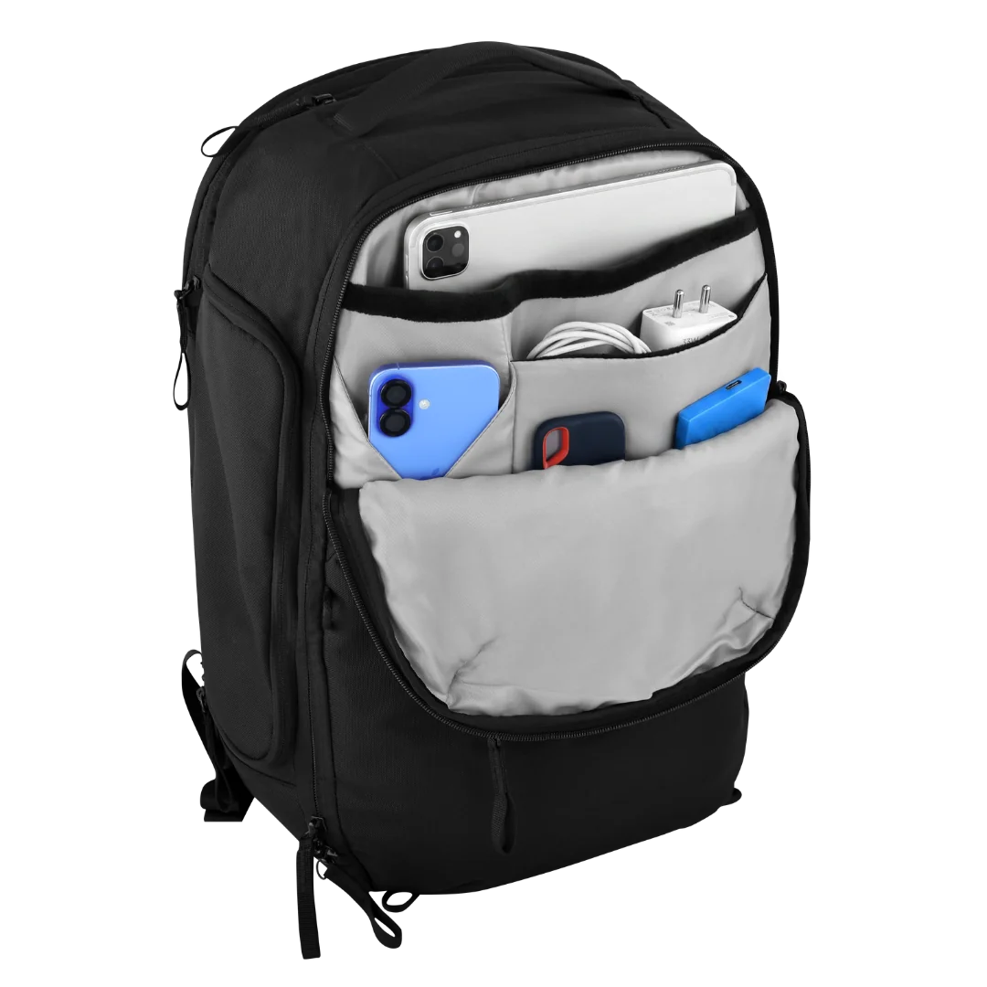 Daily Dash admin compartment holding everyday work accessories